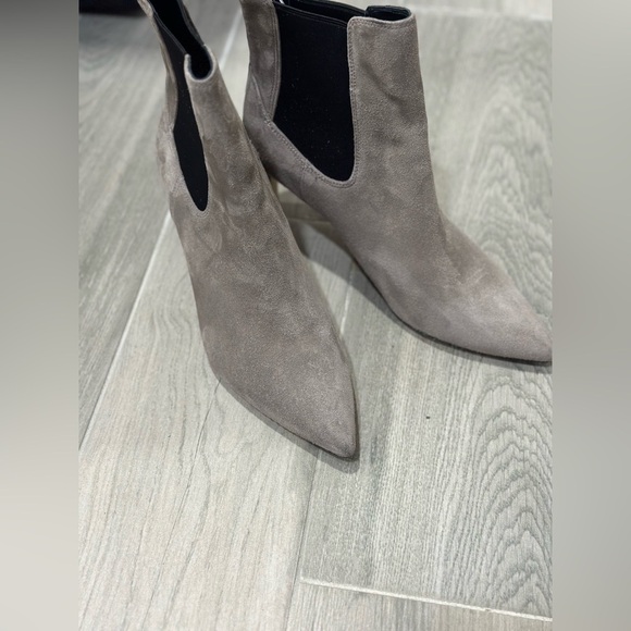 Veronica Beard Leeland Pointed Toe Chelsea Bootie Taupe Suede Size 9 - Picture 2 of 8